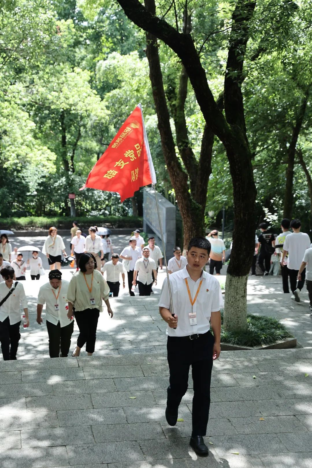 “铁肩担道义”  铭品党员回顾先烈事迹